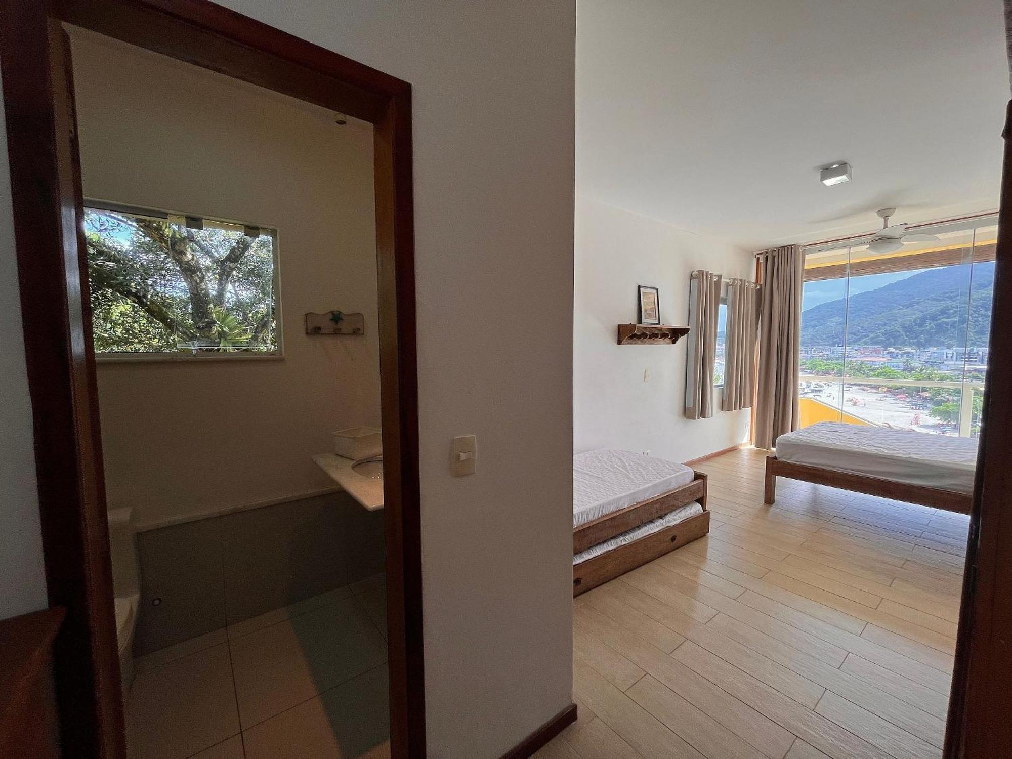 Refugio Confortavel Com Piscina De Borda Infinita E Vista Incrivel Da Grande Casa de férias